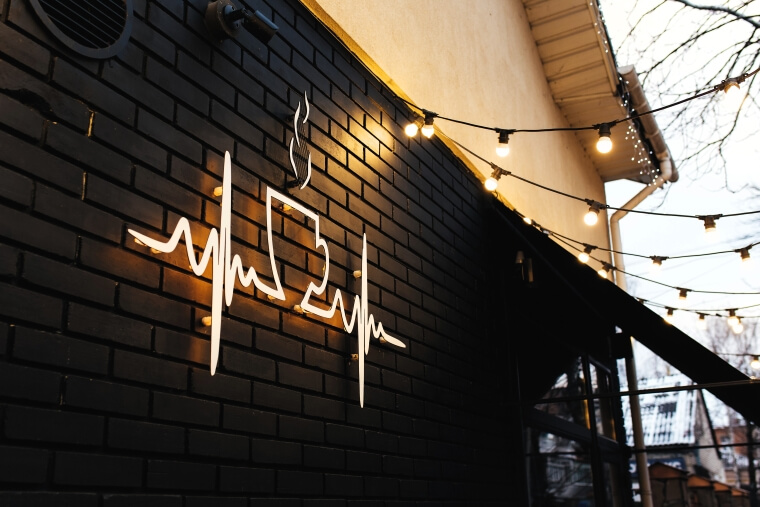 How Independent Businesses Can Use Signage to Outperform Corporate Chains
